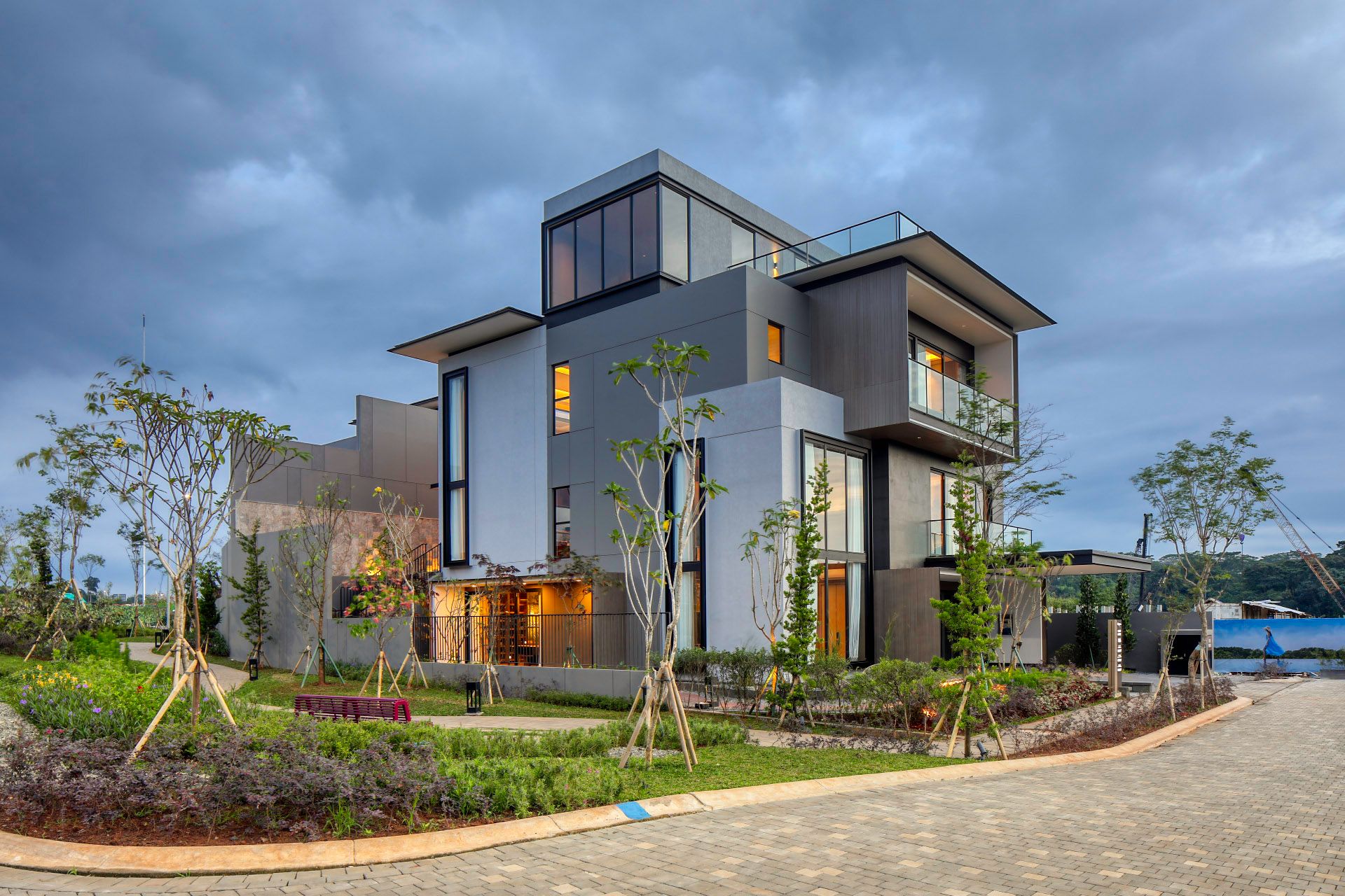 Island Villa vs Botanic Villa NavaPark | Mana Lebih Eksklusif?