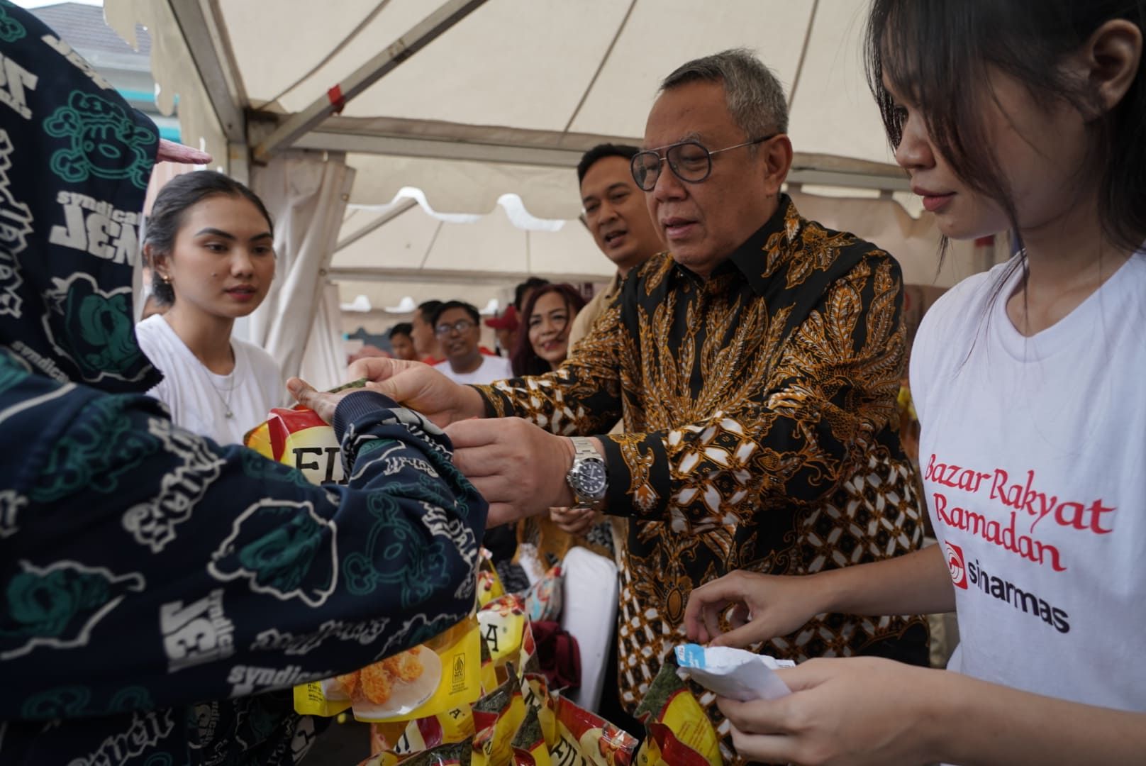 Foto 1 - Bazar Minyak Goreng SML dan Pemkot Tangsel.jpeg