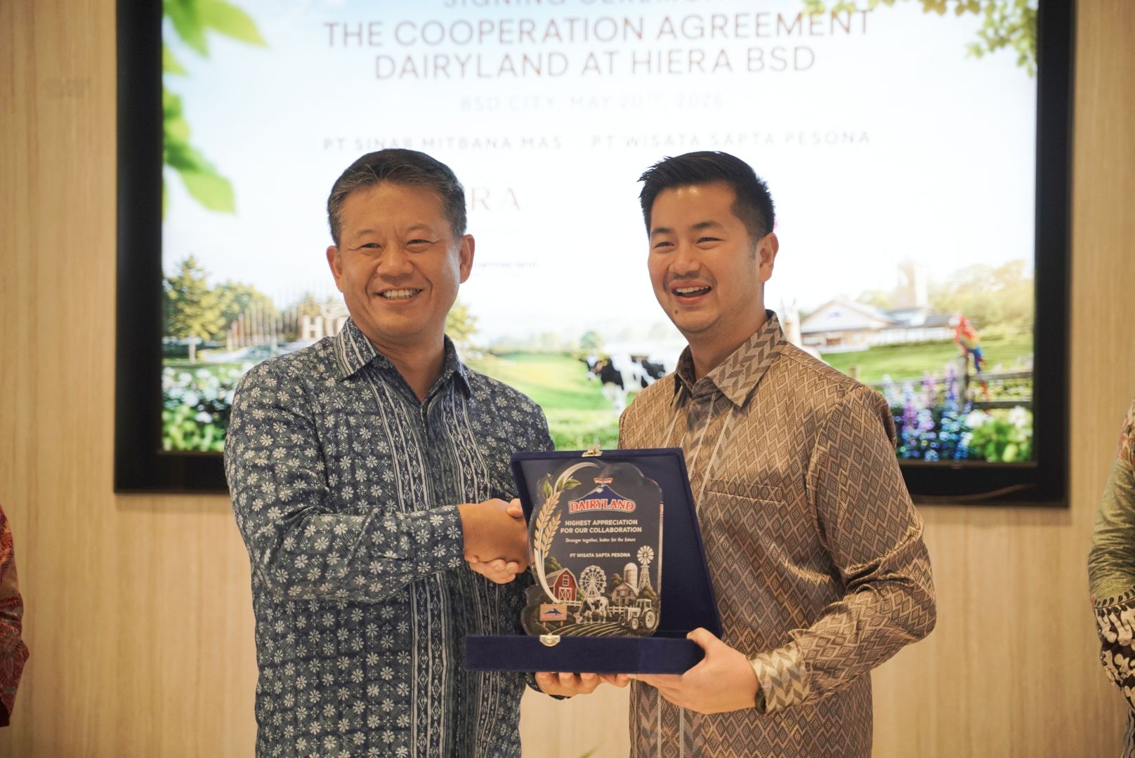Foto 1 Penandatanganan Cooperation Agreement Dairyland at Hiera.jpeg