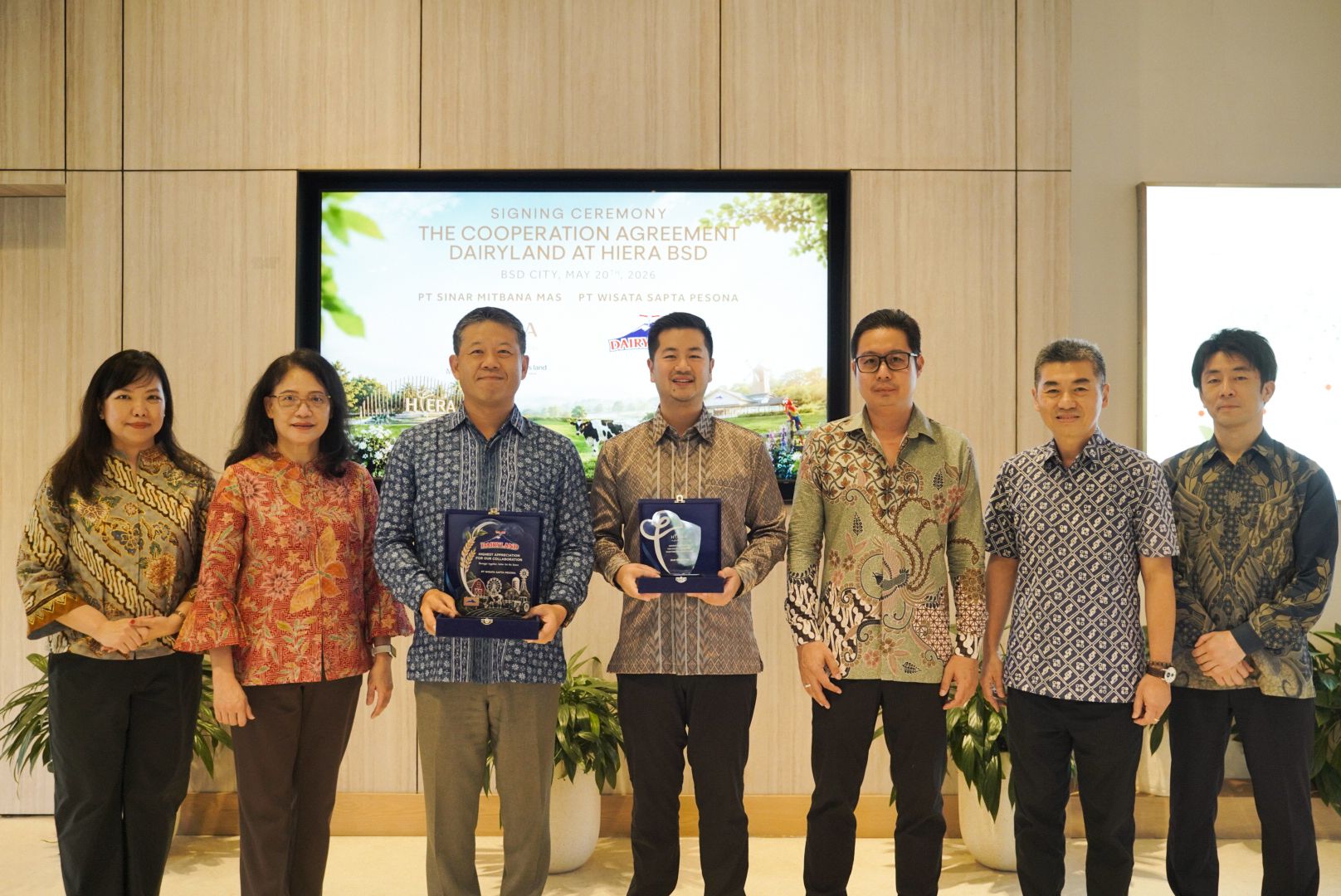 Foto 2 Penandatanganan Cooperation Agreement Dairyland at Hiera.jpeg